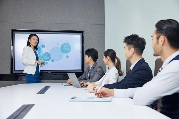 时尚潮流：女性T恤品牌推广活动火热进行中 图1