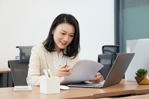 《女性职场服装品牌营销策略：以提升职业形象与吸引消费者为例》 图1