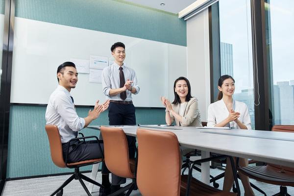 企业员工成功转型到学校：职场到校园的华丽蜕变 图2