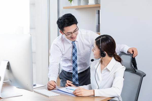 《珠宝品牌推广文案范文大全集：让魅力闪耀，璀璨你的人生》 图1