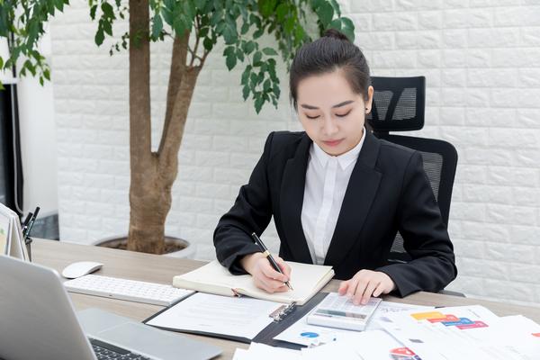 欣荣品牌管理职场深度解析 图1