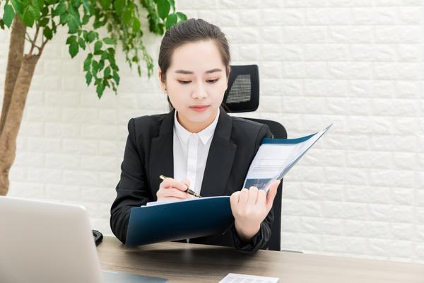 女士包包品牌策划专家：打造潮流时尚的职场利器 图1