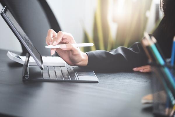 国有融资企业审计报告：揭示财经问题，确保合规经营图1