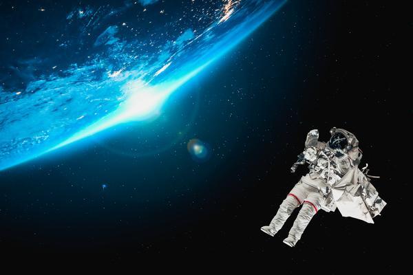 探索宇宙,发现自我——行星项链品牌推广视频。 图2