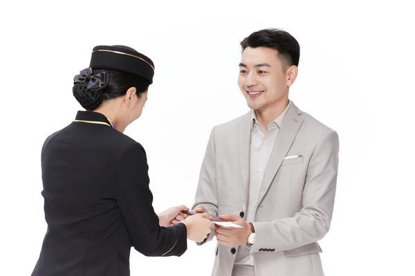 空姐直播带货:时尚品牌设计案例 图1