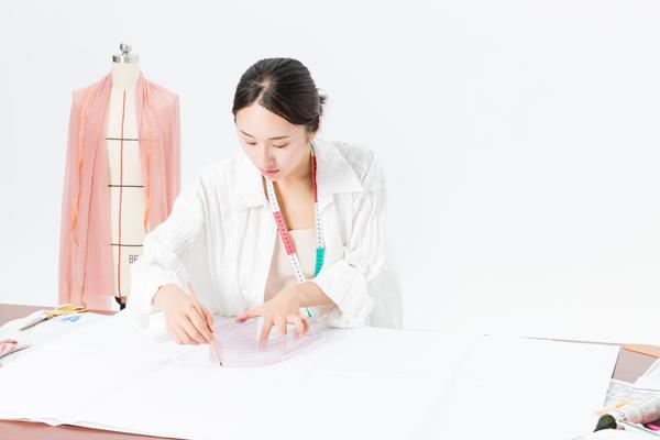 《时尚盛宴：原创服装设计品牌案例剖析与启示》 图2