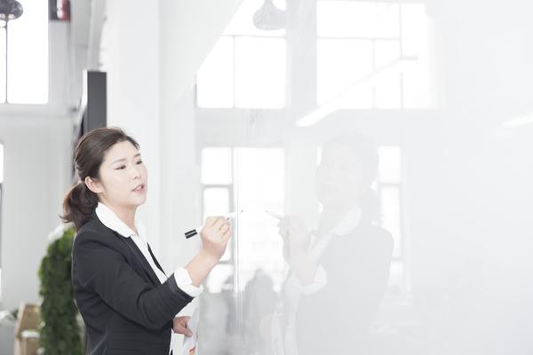 律师融资租赁案例分析：为企业提供法律支持与解决方案 图2