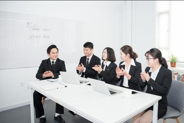 绿色科技，点亮未来：环保品牌设计案例展示 图2