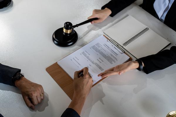 年底房贷逾期|银行会起诉吗？法律风险与应对策略 图1