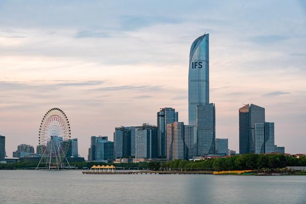 建筑贴膜品牌策划设计案例在项目融应用与价值 图2