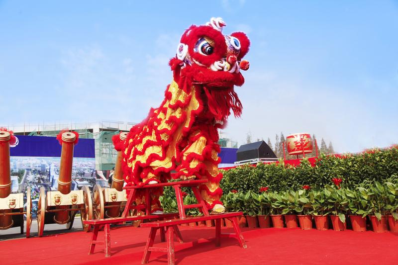 街边店女装开业大酬宾：时尚潮流、优惠不停图1